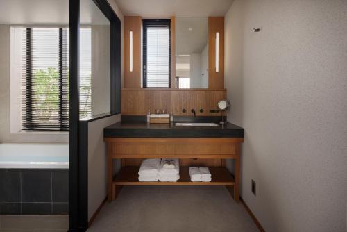 Penthouse Suite with Private Top Foor Terrace with Lounge Access & Free Mini-Bar image 4