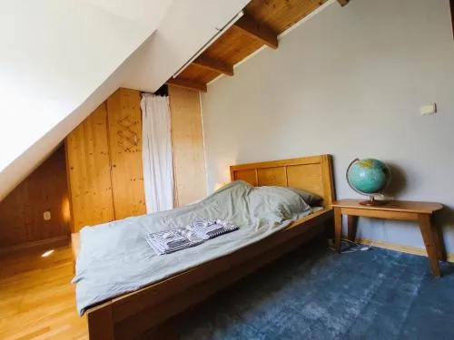 Ruhiges Zimmer mit Blick in den Garten in Krupunder, Deutschland