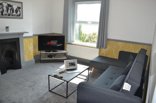 Maytree 2 Bed Apartment - STAYSEEKERS 1