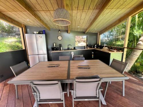 Exceptional villa with direct beach access in Dumbéa