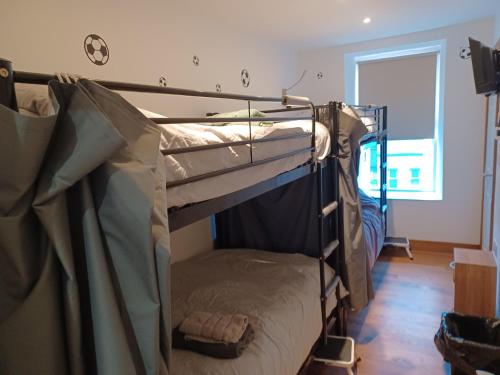 1 bunk bed