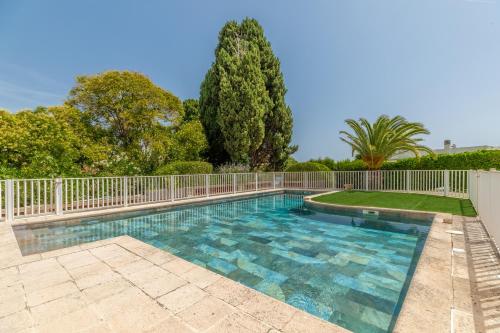 Studio avec Terrasse et piscine in La Pagane