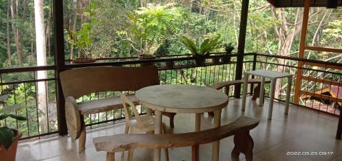 Twin Hearts Resort Pool Cabin 2 in 哈薩安