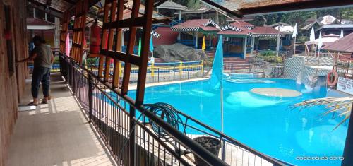 Twin Hearts Resort Pool Cabin 2 in 哈薩安