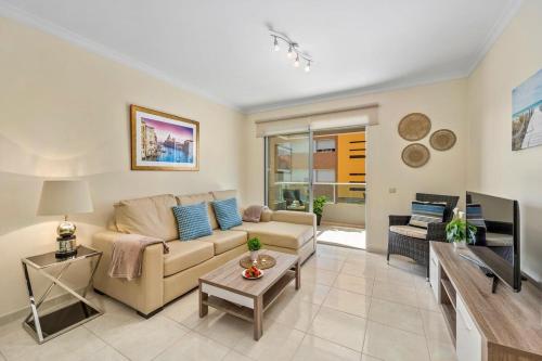 Pool with Beach 10' Away - Comfort and Tranquility, Quarteira (foto 3)