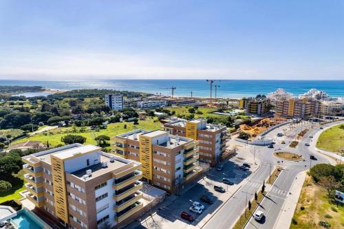 Pool with Beach 10' Away - Comfort and Tranquility, Quarteira (foto 7)
