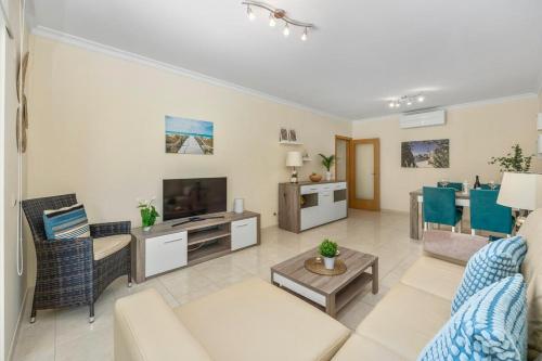 Pool with Beach 10' Away - Comfort and Tranquility, Quarteira (foto 9)
