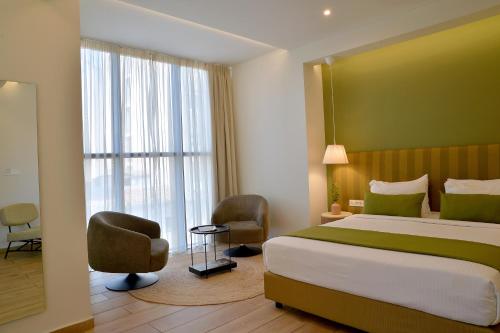 Executive Suite image 2