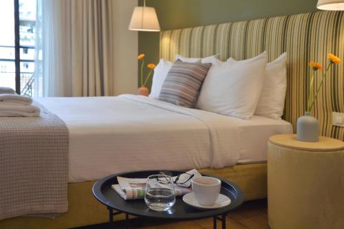Deluxe Double Room with Balcony image 2