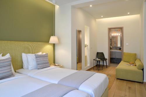 Deluxe Triple Room image 3