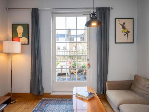 Unique 1 Bed over 3 Floors with Private Terrace - Pass the Keys gîte à louer District londonien d'Islington
