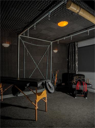 Asmodeus Studio - Kinky adult only stay, Gloucester (foto 10)