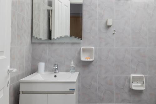 White House studios & apartments 4