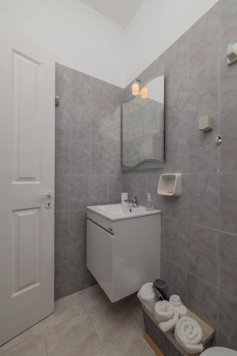 White House studios & apartments 5