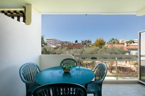 Antibes PISCINE ET TENNIS in La Pagane