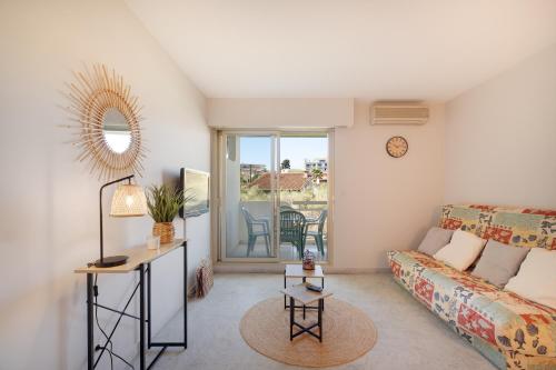 Antibes PISCINE ET TENNIS in La Pagane