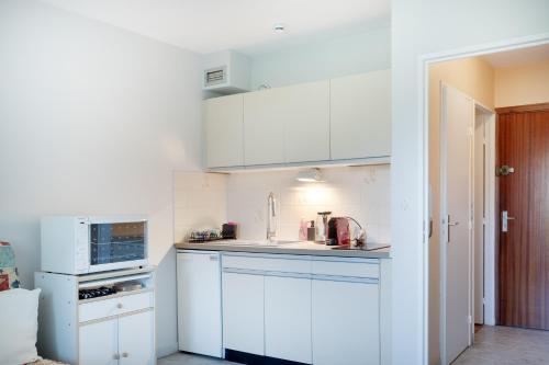 Antibes PISCINE ET TENNIS in La Pagane