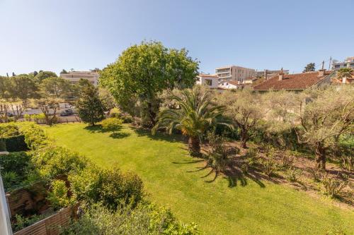 Antibes PISCINE ET TENNIS in La Pagane