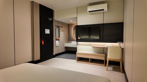 room detail thumbnail 0
