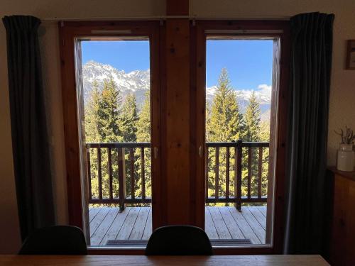 View, Chal'Oz 4 stars in Oz