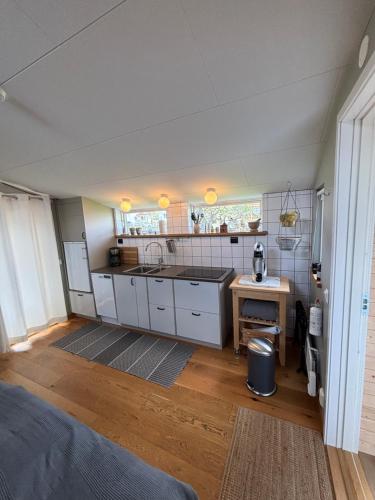 Eget boende i privat uthuslänga (Eget boende i privat uthuslanga) in อลิงก์โซส