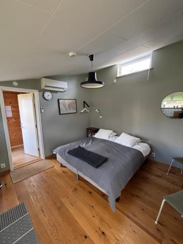 Eget boende i privat uthuslänga (Eget boende i privat uthuslanga) in อลิงก์โซส