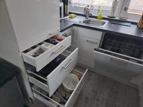 köök, 1,5 Zimmer Ferienwohnung Apartment in ruhiger Lage stadtnah Neu in Brunnthal in Brunnthal