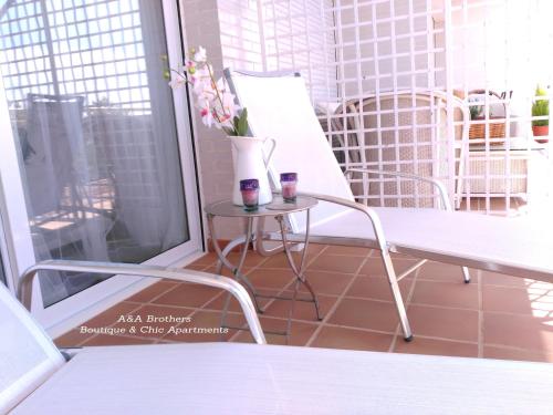One-Bedroom Deluxe Apartment image 2