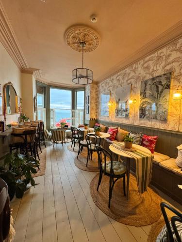 Môr Heli Guest House Criccieth (Mor Heli Guest House Criccieth) in 克里基厄斯市中心