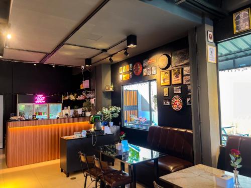 Restaurant, Dark Lights Retreat in Huai Yai