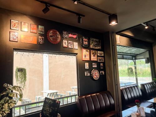 Restaurant, Dark Lights Retreat in Huai Yai