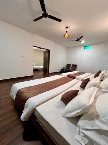4 king beds