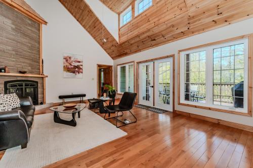 16 Acre Bruce Peninsula Forest Escape in Pike Bay (ON)