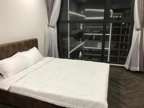 Campell hotel & apartment Vinhome Grand Park