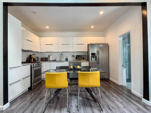 Gateway to Comfort- Modern 1BR Home - MK2 - WB in Los Angeles, USA