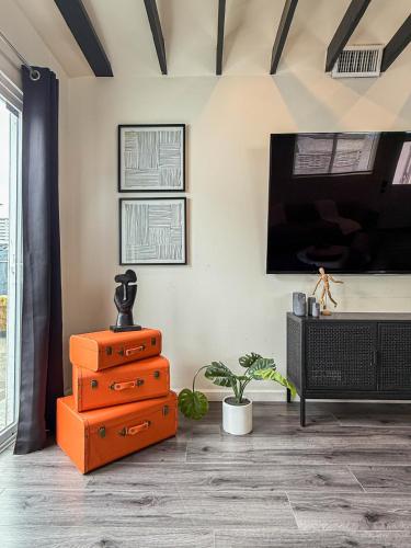 Gateway to Comfort- Modern 1BR Home - MK2 - WB in Los Angeles, USA