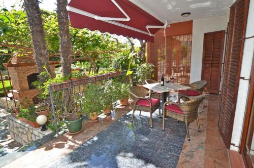 Ground floor retreat with bbq - image 2