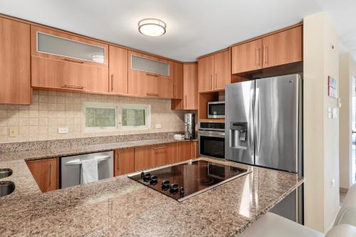 Villa at Palmas with Jacuzzi, Rooftop, Generator 24-7 in Humacao