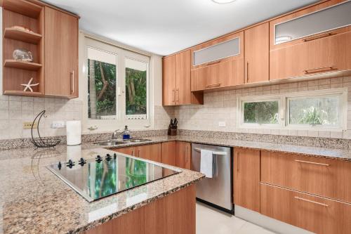 Villa at Palmas with Jacuzzi, Rooftop, Generator 24-7 in Humacao