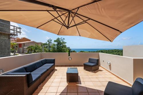 Villa at Palmas with Jacuzzi, Rooftop, Generator 24-7 in Humacao