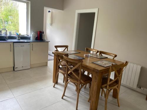 Küche, Golfing, Walking, Fishing Rest - sleeps 8 in Oughterard
