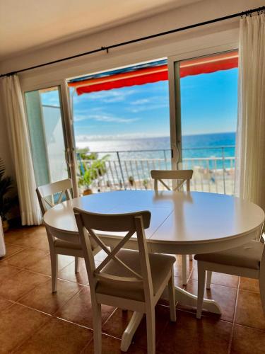 Manzara, Apartamento Canet de Mar - Primera linea de Playa - Increibles vistas al Mar in Canet De Mar