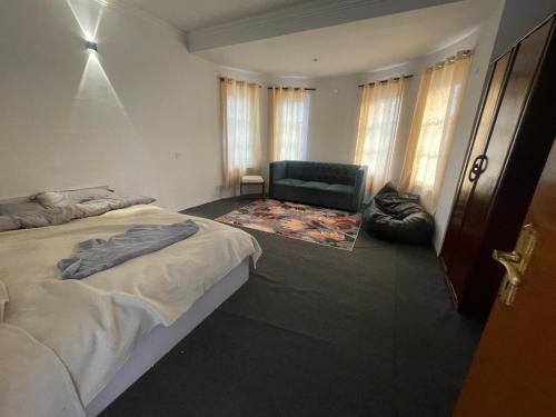 Chessboard villa Bar and restaurant in Gokarna