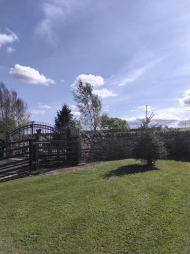 Garden, South view farm cottage 2 Bed in Thornton