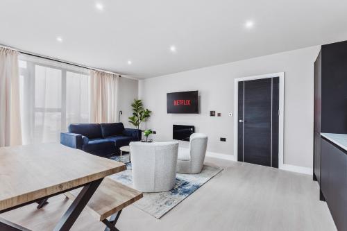 Stylish new-build, FREE parking, 10 minutes to NEC & BHX airport, Бирмингем (фото 5)