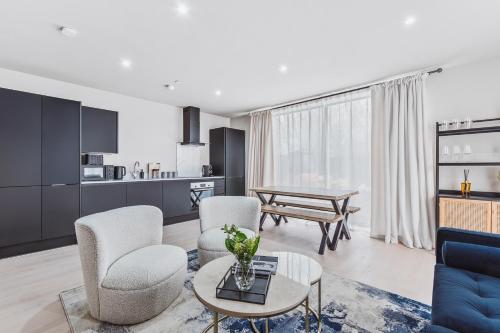 Stylish new-build, FREE parking, 10 minutes to NEC & BHX airport, Бирмингем (фото 4)