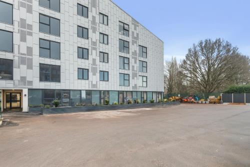 Stylish new-build, FREE parking, 10 minutes to NEC & BHX airport, Бирмингем (фото 6)