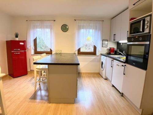 Konyha, 4 Zimmer Wohnung, 6 Bed, Küche, Waschmaschine, Wlan, Klima, Garden, free Parking (4 Zimmer Wohnung, 6 Bed, Kuche, Waschmaschine, Wlan, Klima, Garden, free Parking) in Feichten