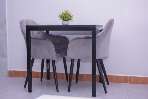 Einrichtungen, Marvel Homes Modern 1BR Fast WiFi Balcony Near Town Perfect for Work & Stay in Meru