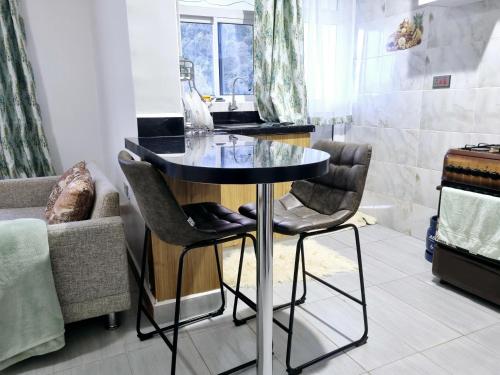 Einrichtungen, Marvel Homes Modern 1BR Fast WiFi Balcony Near Town Perfect for Work & Stay in Meru